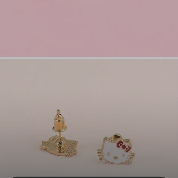 Hello kitty studs - Picture 3 of 3